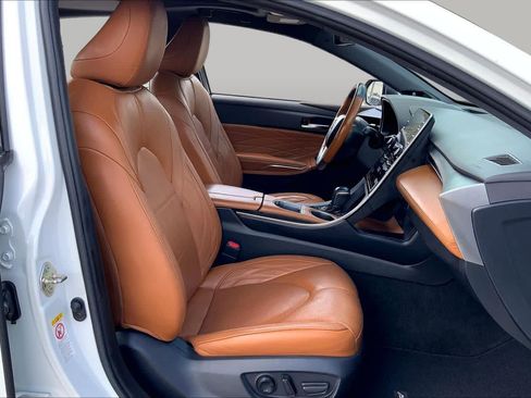 Used 2019 Toyota Avalon Limited w/ Advanced Safety Package FWD image 9