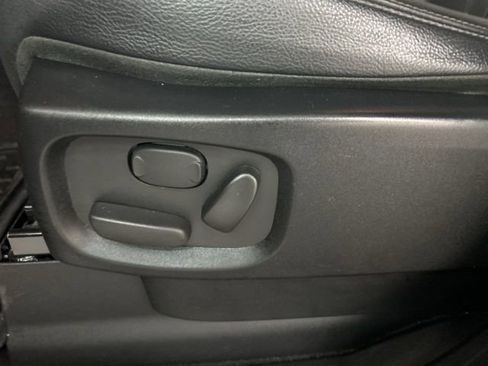 Used 2016 Land Rover LR4 AWD/4WD image 10