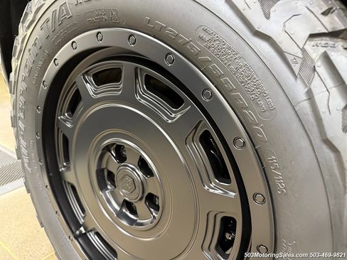 Used 2024 Land Rover Defender 90 V8 image 21