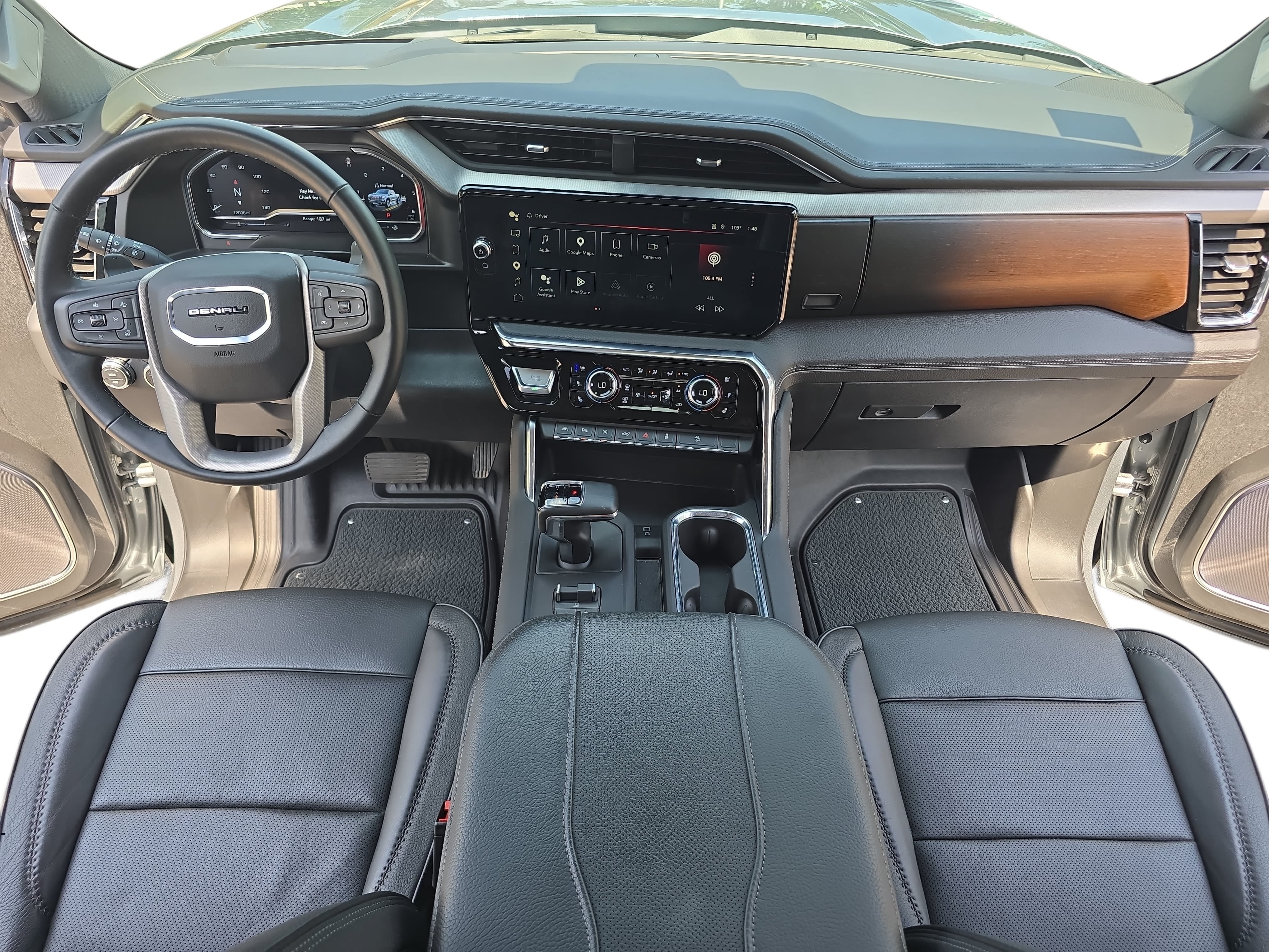 Used 2025 GMC Sierra 1500 Denali w/ Denali Reserve Package AWD/4WD image 9