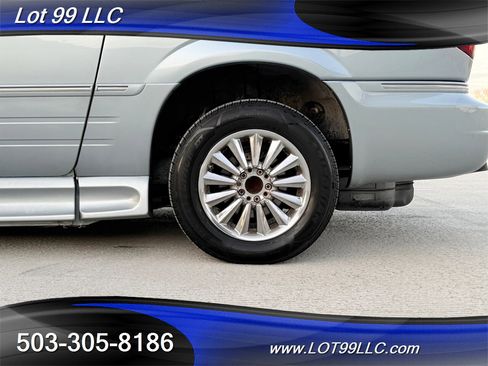 Used 2005 Chrysler Town & Country Touring w/ Luxury Group image 46
