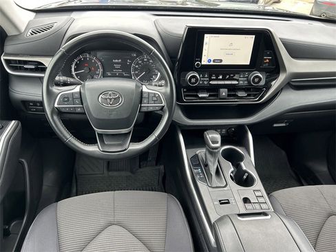 Used 2023 Toyota Highlander LE image 17