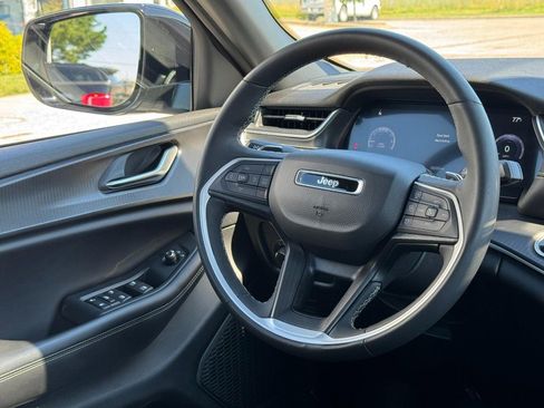 Used 2023 Jeep Grand Cherokee L Laredo AWD/4WD image 15