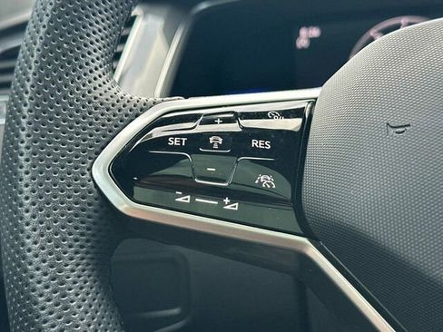 Used 2022 Volkswagen Tiguan SE R-Line image 29