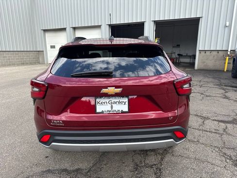 Used 2025 Chevrolet Trax LT FWD image 6