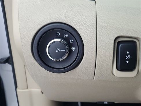 Used 2017 Ford Taurus SE image 31