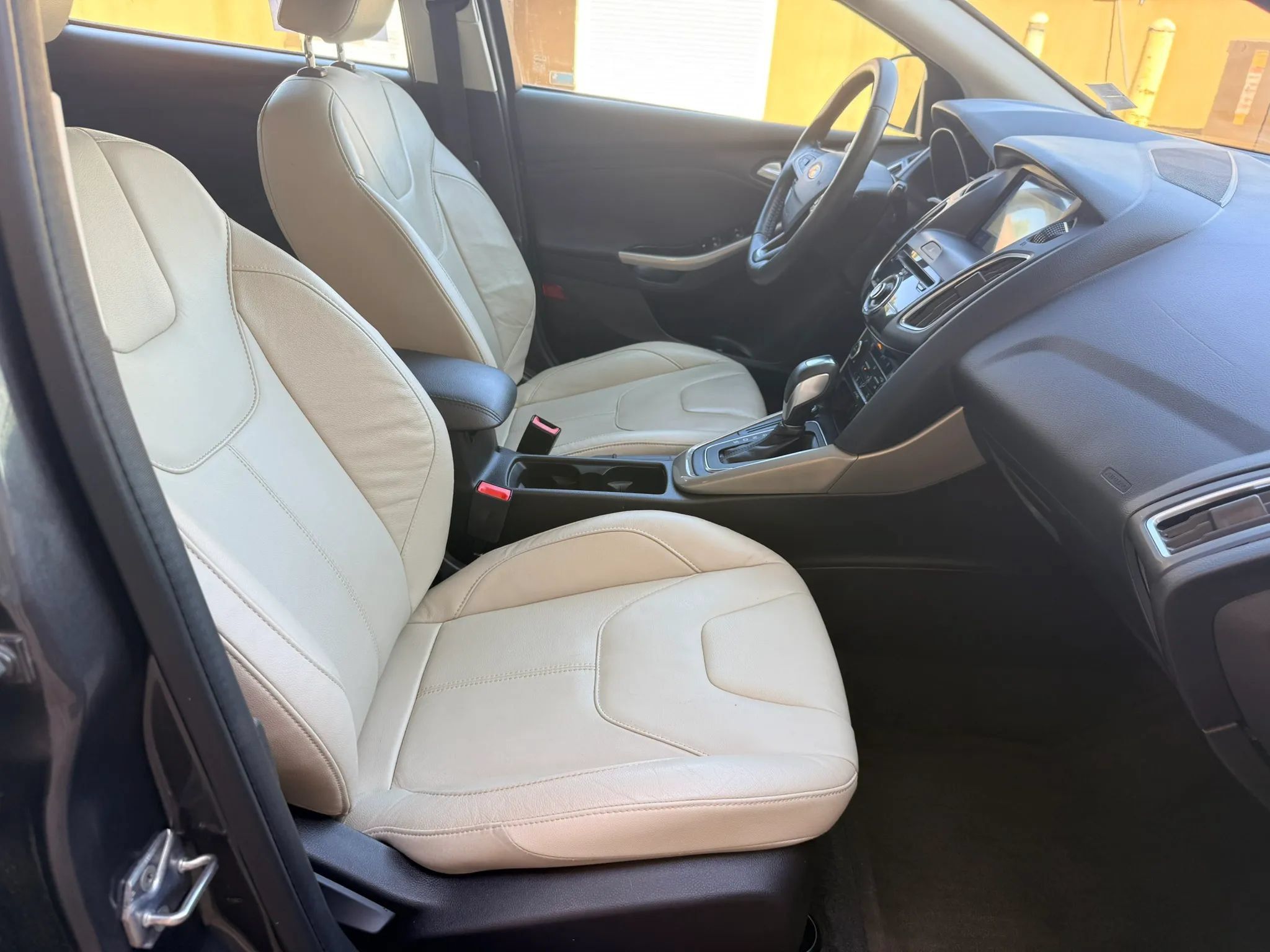 Used 2016 Ford Focus Titanium FWD image 28