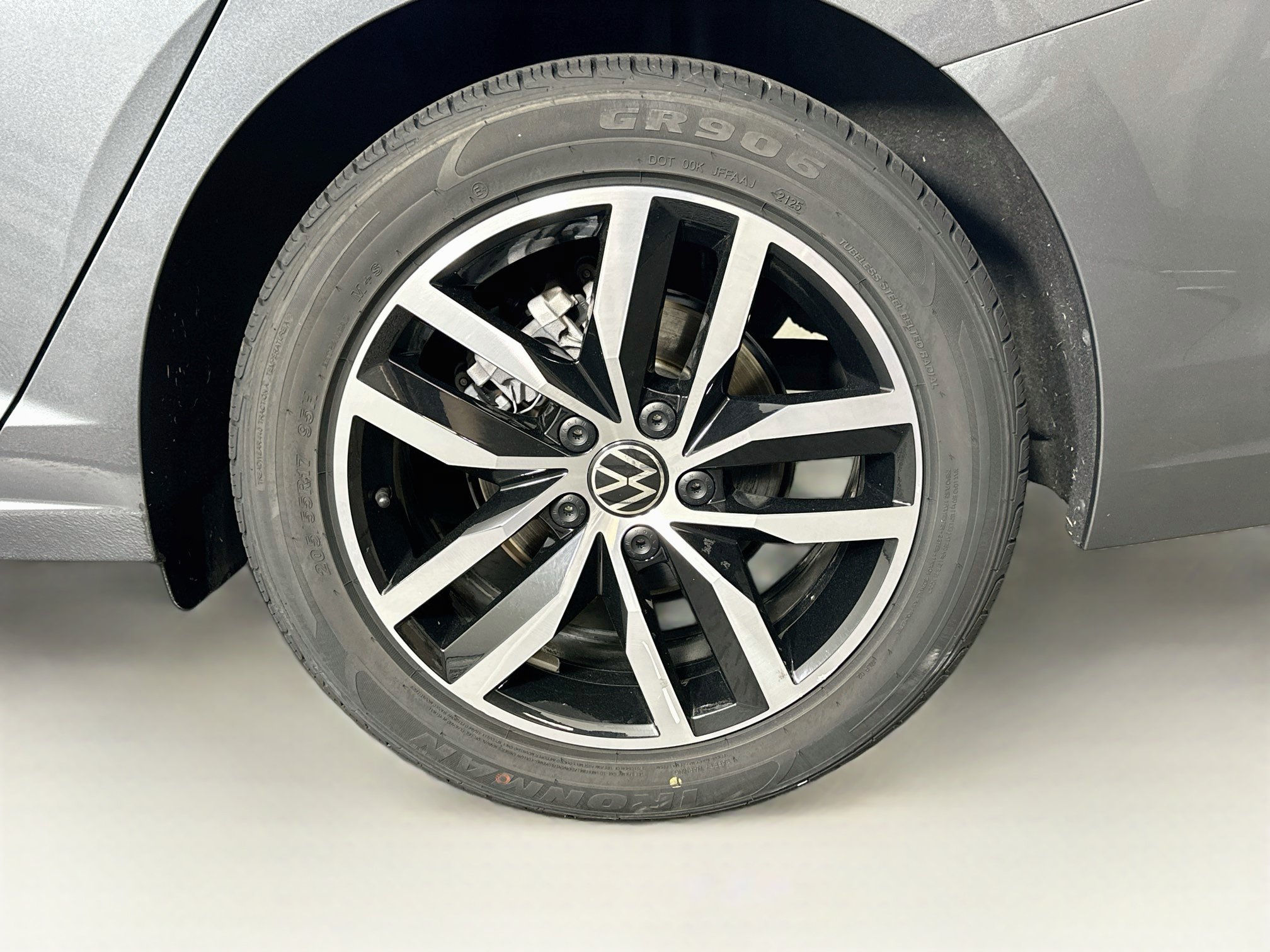Used 2025 Volkswagen Jetta SE FWD image 11