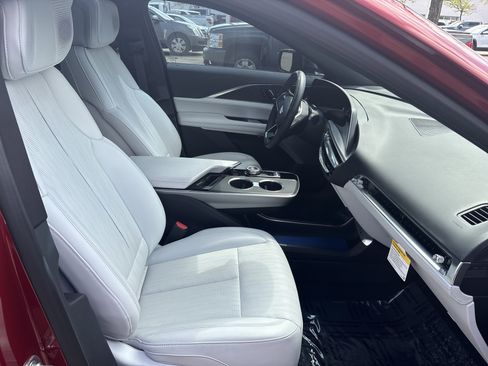 Used 2024 Cadillac Lyriq Sport RWD image 18