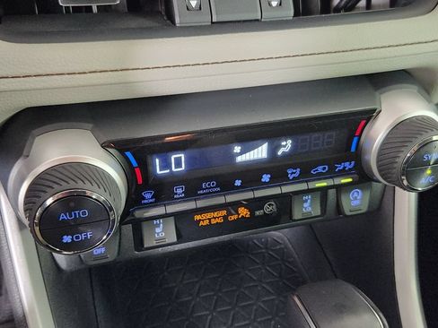Used 2020 Toyota RAV4 XLE Premium AWD/4WD image 21