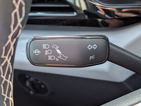Certified 2024 Volkswagen Taos S FWD image 29