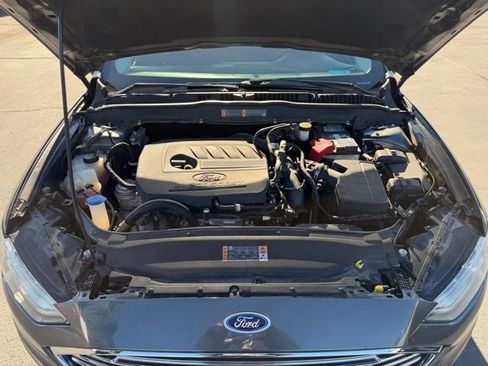 Used 2018 Ford Fusion SE w/ Fusion SE Technology Package image 25