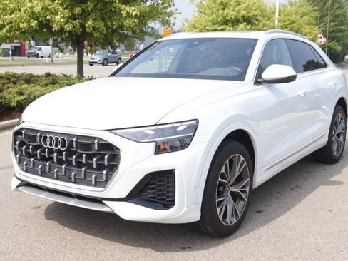 Used 2024 Audi Q8 Premium image 9