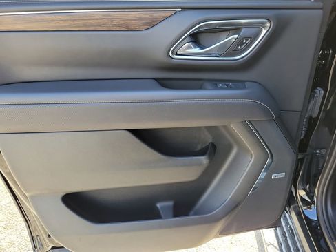 Used 2023 Chevrolet Suburban Premier w/ Advanced Technology Package image 10