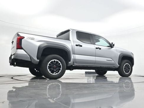 Used 2024 Toyota Tacoma TRD Off-Road image 28