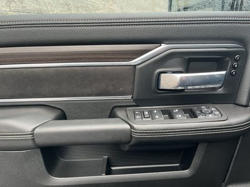 New 2025 RAM 2500 Laramie AWD/4WD image 9
