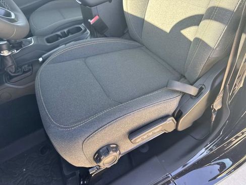 Used 2025 Jeep Gladiator Sport image 19