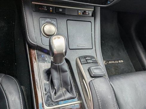 Used 2016 Lexus ES 350 w/ Luxury Package w/Wood Trim image 13