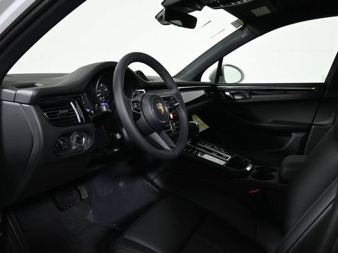 Used 2026 Porsche Macan AWD/4WD image 4