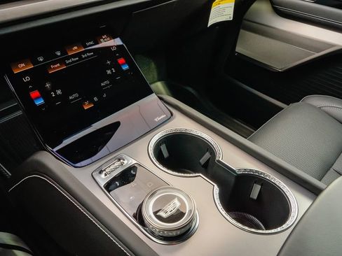 New 2026 Cadillac Vistiq Luxury image 18