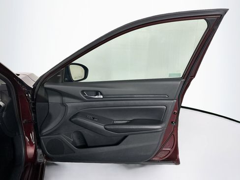 Used 2024 Nissan Altima 2.5 SV image 29