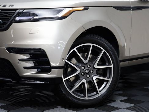New 2026 Land Rover Range Rover Velar Dynamic SE image 3
