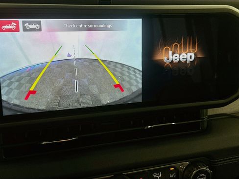 Used 2025 Jeep Wrangler Unlimited Sahara AWD/4WD image 22