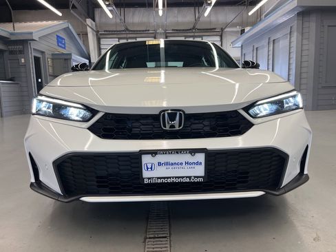 Used 2025 Honda Civic Sport Touring image 2