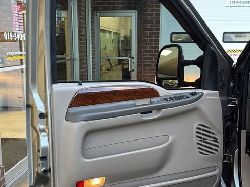 Used 2002 Ford F350 Lariat image 15