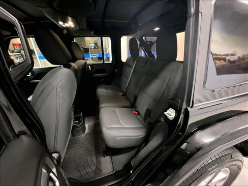 Used 2022 Jeep Wrangler Unlimited Sahara w/ Cold Weather Group image 15