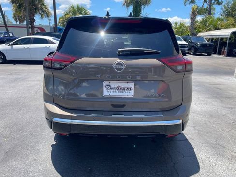 Used 2025 Nissan Rogue Platinum w/ Tech Package FWD image 4