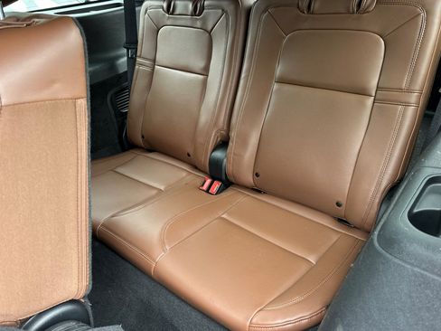 Used 2023 Lincoln Aviator Reserve w/ Equipment Group 201A RWD image 17