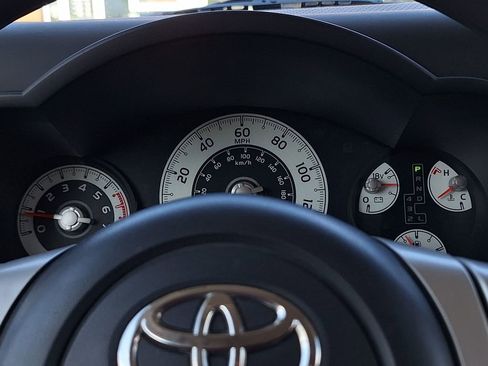 Used 2012 Toyota FJ Cruiser 4WD w/ Convenience Pkg image 18