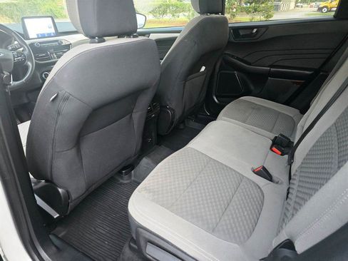 Used 2022 Ford Escape SE w/ SE Sport Appearance Package image 12