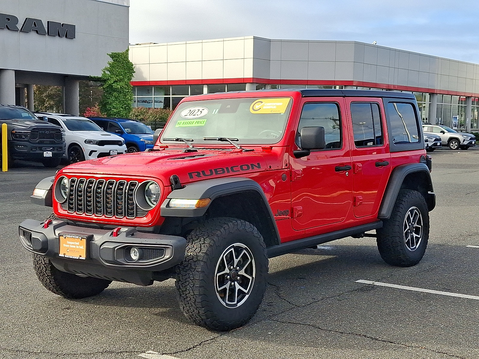 Used 2025 Jeep Wrangler Unlimited Rubicon AWD/4WD image 3
