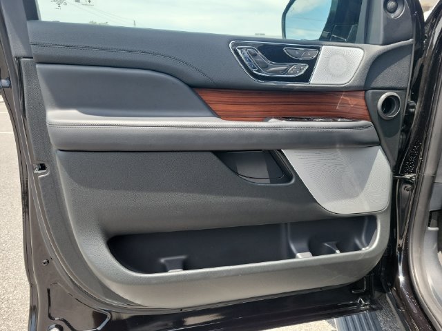 Used 2024 Lincoln Navigator L Reserve AWD/4WD image 24