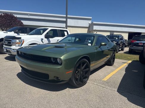 Used 2018 Dodge Challenger SXT Plus RWD image 1