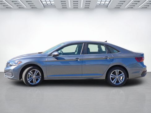 Used 2024 Volkswagen Jetta SE FWD image 8