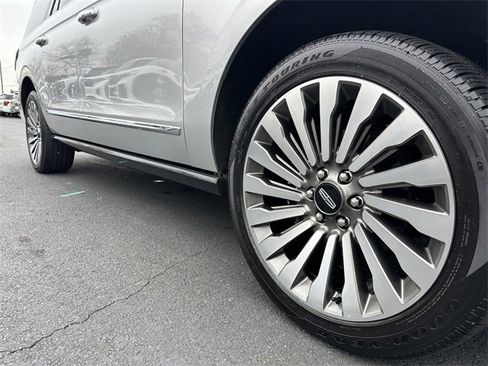 Used 2019 Lincoln Navigator L Reserve image 11