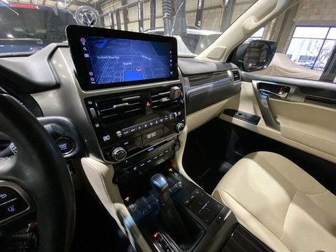 Used 2023 Lexus GX 460 Premium w/ Premium Package image 8