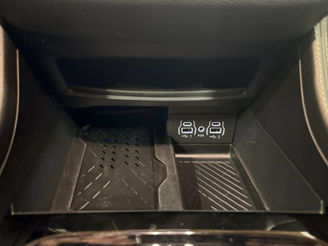 Used 2025 Chrysler Pacifica Limited FWD image 30