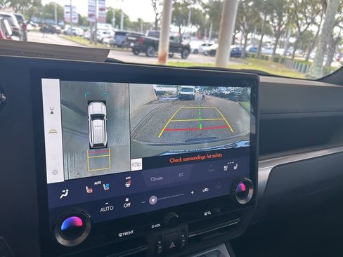 Used 2024 Lexus GX 550 image 9