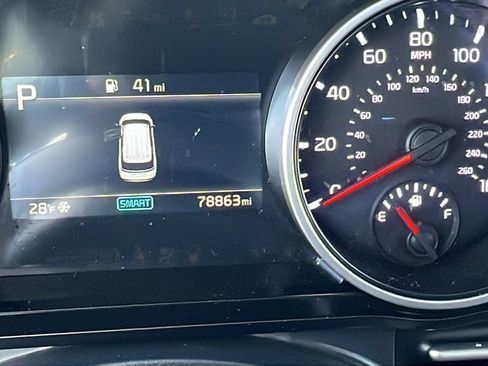 Used 2024 Kia Carnival EX image 30