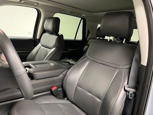 Used 2025 Ford Expedition Active AWD/4WD image 22