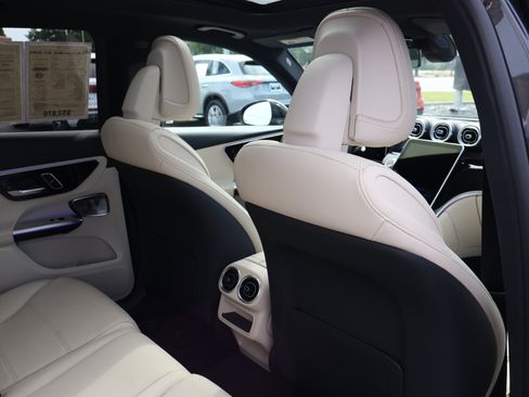 Used 2026 Mercedes-Benz GLC 300 4MATIC image 25