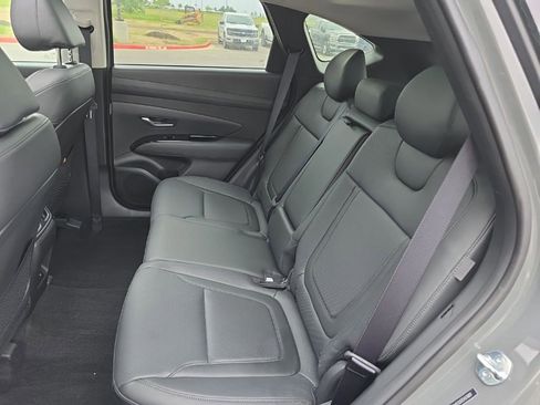 Used 2025 Hyundai Tucson Limited FWD image 18
