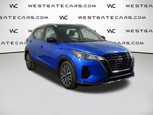 Used 2023 Nissan Kicks SV image 2