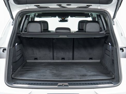 Certified 2024 Porsche Cayenne Turbo image 13