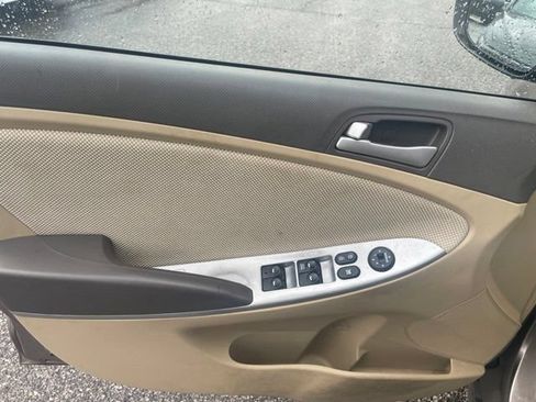 Used 2013 Hyundai Accent GLS FWD image 10