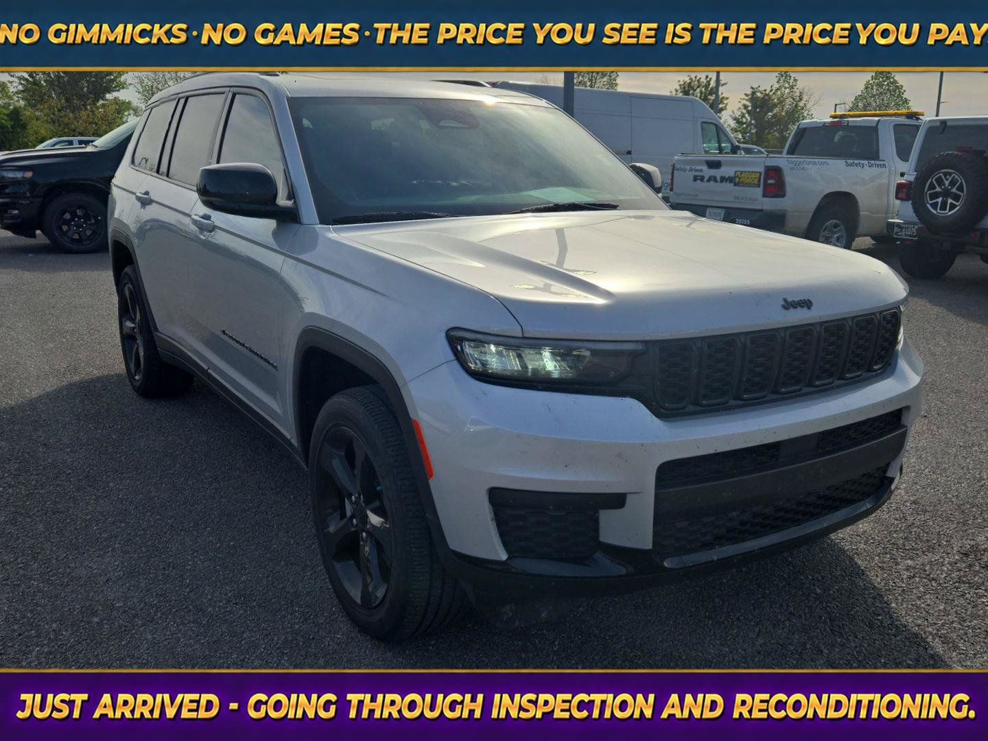 Used 2023 Jeep Grand Cherokee L Laredo RWD image 1